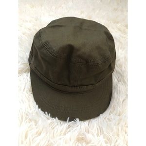 H&M 🍃Dark Green Hat